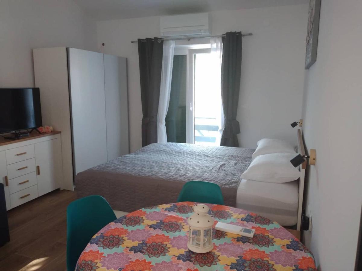 Apartmani Luni 普莱曼图拉 外观 照片